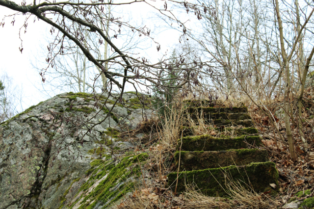 Pic: stairs on the cliff