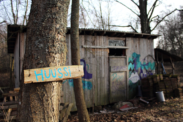 Pic: sign in front of outhouse